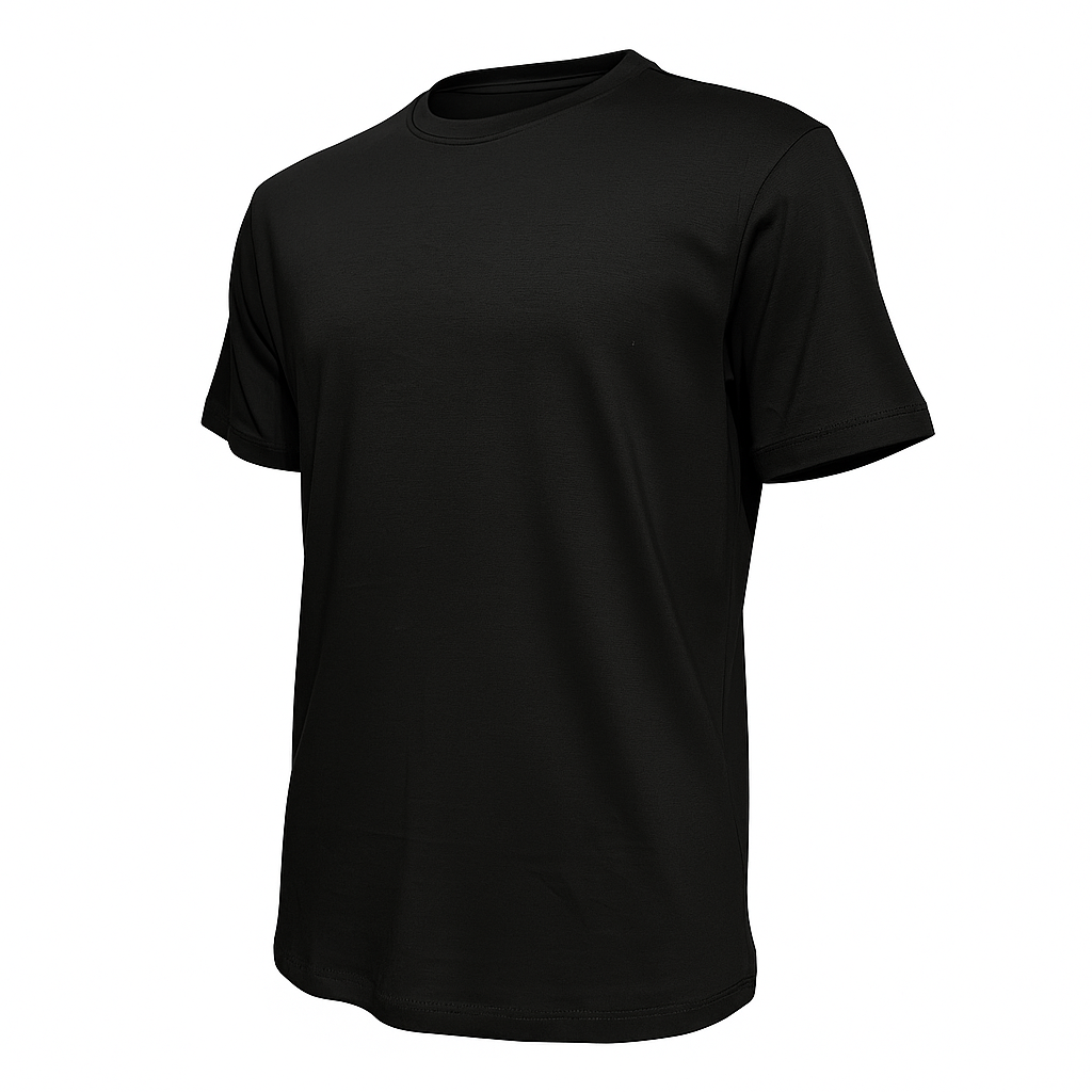 Modelo vestindo camiseta Pima preta